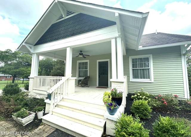 Property at 2204 Old Niles Ferry Rd, Maryville, TN 37803, 3 beds, 2.5 baths