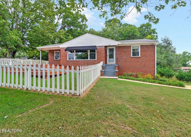 Property at 801 Sunset Dr, Kingston, TN 37763, 4 beds, 2 baths