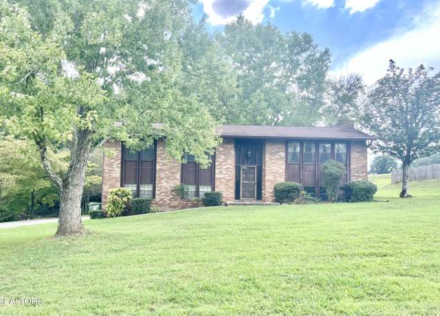 Property at 225 Asbury Dr, Maryville, TN 37804, 3 beds, 2.5 baths