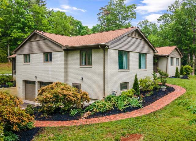 Property at 3829 Maloney Rd, Knoxville, TN 37920, 4 beds, 4.5 baths