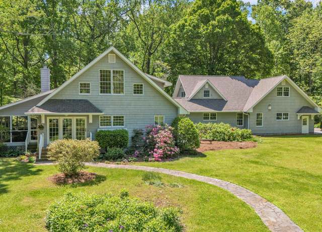 Property at 1025 Lowe Rd, Cohutta, GA 30710, 4 beds, 3.5 baths