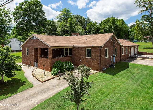 Property at 2231 Holbrook Dr, Knoxville, TN 37918, 3 beds, 3.5 baths