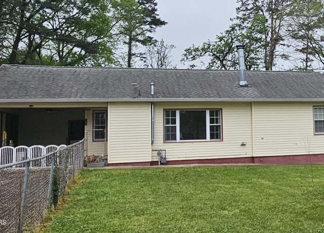Property at 220 Sunset Dr, Harriman, TN 37748, 2 beds, 2 baths