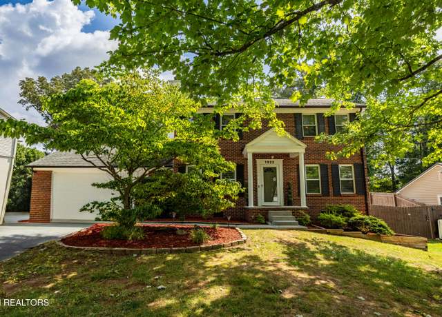 Property at 1922 Penwood Dr, Knoxville, TN 37922, 4 beds, 3.5 baths
