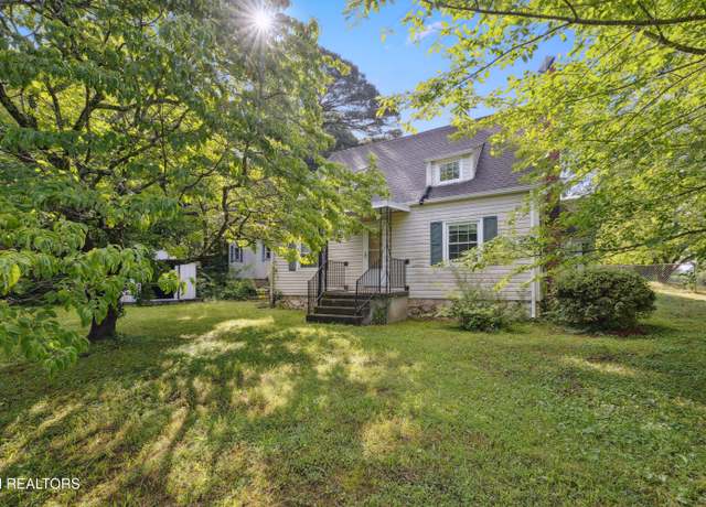 Property at 1200 Forest Ave, Maryville, TN 37804, 3 beds, 2 baths