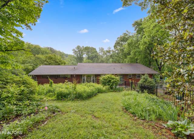 Property at 3516 Bluff Point Dr, Knoxville, TN 37920, 3 beds, 2.5 baths