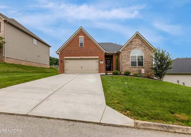 Property at 2043 Wooded Mountain Ln, Knoxville, TN 37922, 3 beds, 2.5 baths