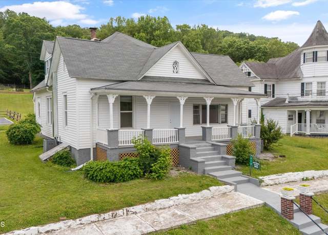 Property at 313 W Spring St, Oliver Springs, TN 37840, 4 beds