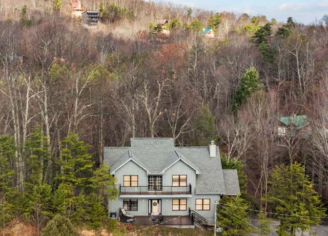 Property at 1132 E Foothills Dr, Gatlinburg, TN 37738, 3 beds, 3.5 baths