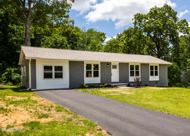 Property at 2318 Black Bear Rd, Knoxville, TN 37923, 3 beds, 2 baths