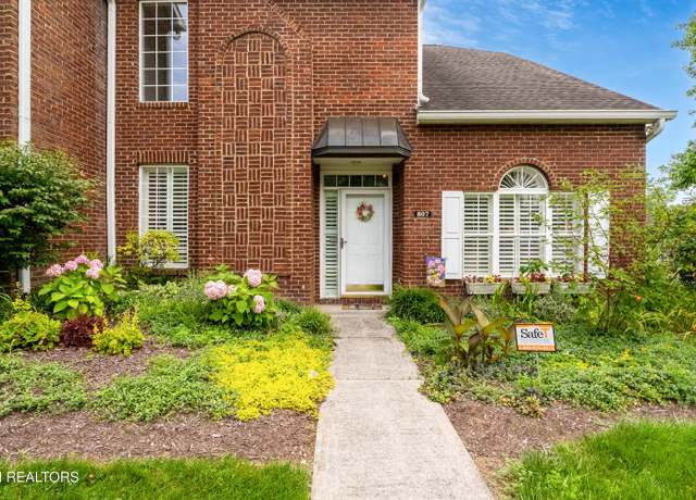 Property at 807 Poets Corner Way, Knoxville, TN 37919, 3 beds, 3.5 baths