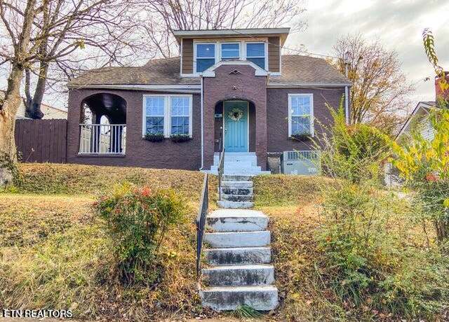 Property at 2432 Edgewood Ave, Knoxville, TN 37917, 3 beds, 2 baths