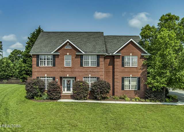 Property at 1739 Inverness Dr, Maryville, TN 37801, 4 beds, 2.5 baths