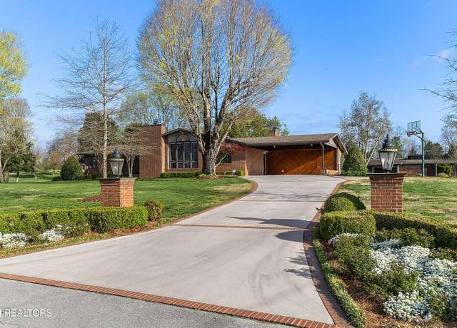 Property at 212 Douglas Ave, Sweetwater, TN 37874, 4 beds, 3 baths