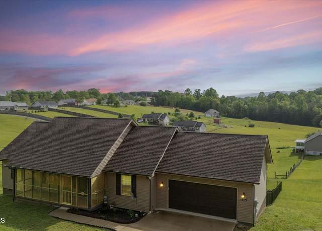 Property at 6326 Lanier Rd, Maryville, TN 37801, 3 beds, 2 baths
