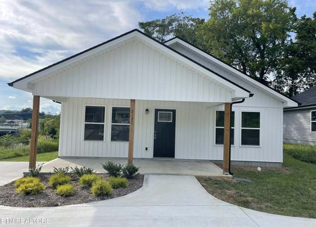 Property at 2121 Massachusetts Ave Ave, Knoxville, TN 37921, 3 beds, 2 baths