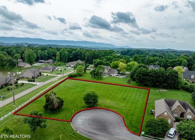 Property at 935 Hunters Ridge Dr, Maryville, TN 37803