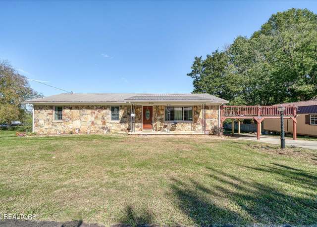 Property at 320 Walker St, Sparta, TN 38583, 3 beds, 1.5 baths