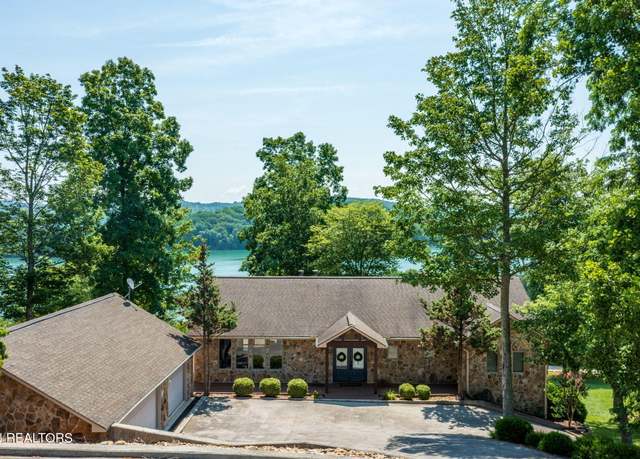 Property at 226 Mountain Crest Dr, Lafollette, TN 37766, 2 beds, 3.5 baths