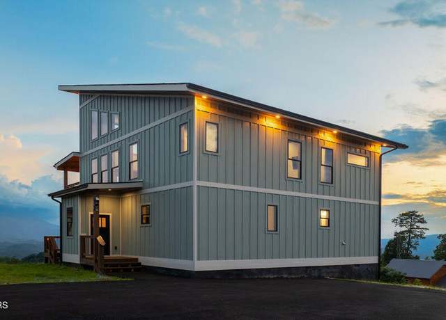 Property at 2029 Starr Crest Dr, Sevierville, TN 37876, 3 beds, 3.5 baths