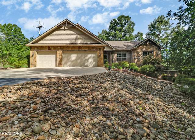 Property at 385 Westchester Dr, Crossville, TN 38558, 3 beds, 2 baths