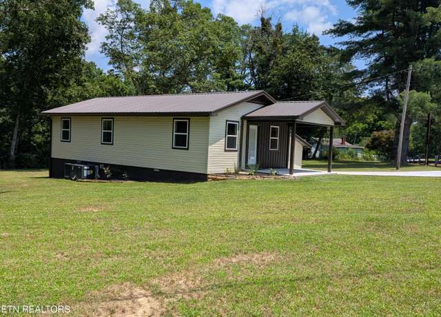 Property at 6 Prentice St, Crossville, TN 38555, 3 beds, 2 baths