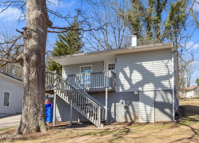 Property at 130 E Wadsworth Cir, Oak Ridge, TN 37830, 2 beds, 1 bath