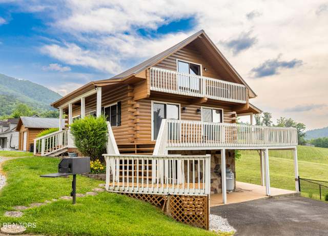 Property at 3433 Crockett Hill Ln, Sevierville, TN 37862, 2 beds, 3 baths
