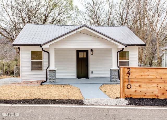 Property at 2710 Greenway Dr, Knoxville, TN 37918, 3 beds, 1.5 baths
