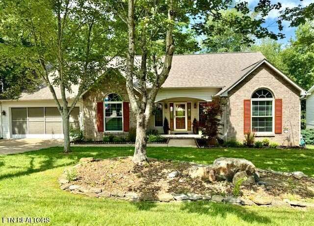Property at 108 Cromwell Ln, Crossville, TN 38558, 3 beds, 2 baths