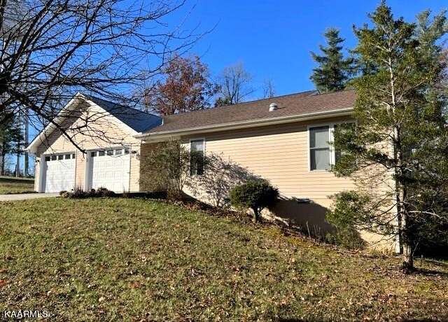 Property at 550 Meadows Rd, Sparta, TN 38583, 2 beds, 2 baths