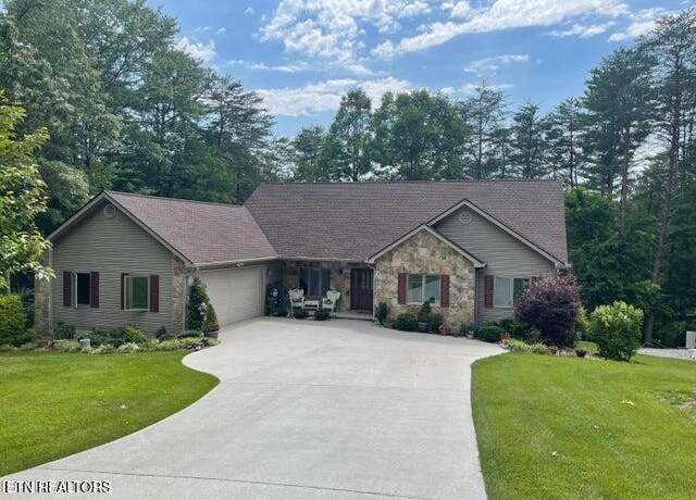 Property at 122 Brambleton Dr, Crossville, TN 38558, 2 beds, 3.5 baths