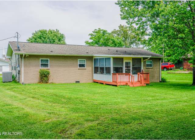 Property at 508 Broadview Dr, Sevierville, TN 37862, 3 beds, 2 baths