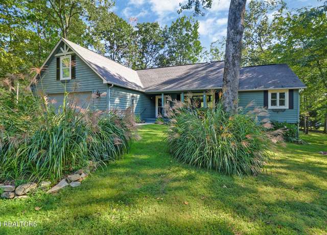 Property at 123 Lakeview Dr, Crossville, TN 38558, 3 beds, 2 baths