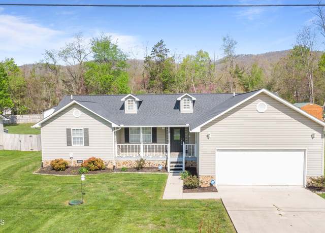 Property at 193 E Memorial Dr, Jacksboro, TN 37757, 3 beds, 2.5 baths
