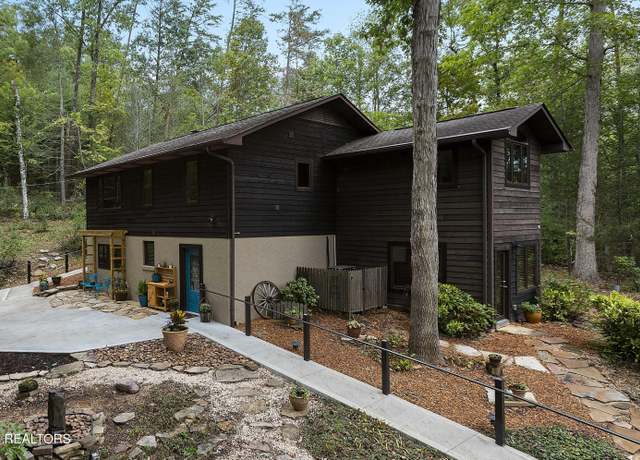 Property at 930 Sencebaugh Dr, Sevierville, TN 37876, 2 beds, 2.5 baths