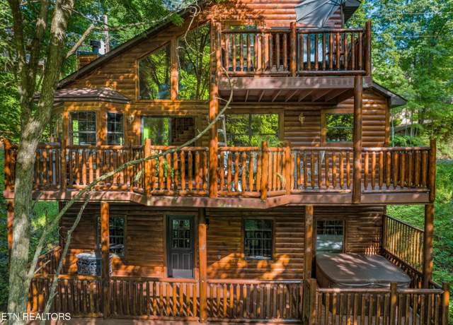 Property at 1444 S Baden Dr, Gatlinburg, TN 37738, 4 beds, 3 baths