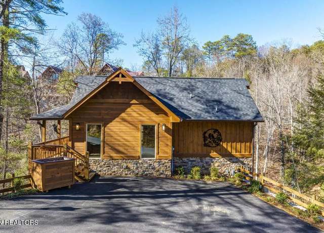 Property at 1233 Parkview Vista Way, Pigeon Forge, TN 37862, 2 beds, 2.5 baths