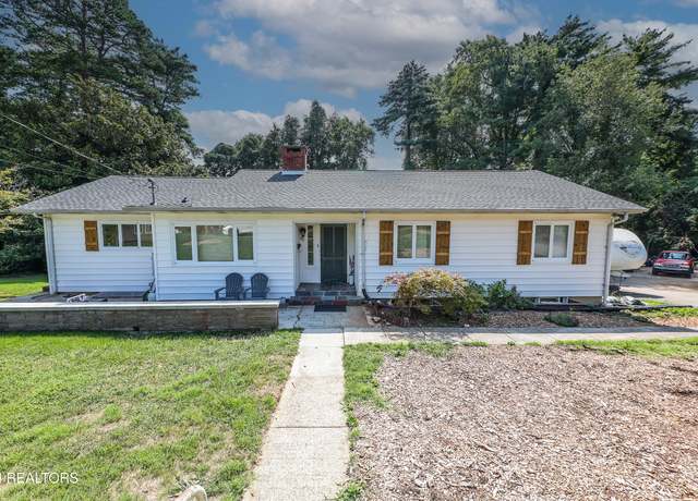 Property at 102 Oglethorpe Ln, Oak Ridge, TN 37830, 3 beds, 2.5 baths
