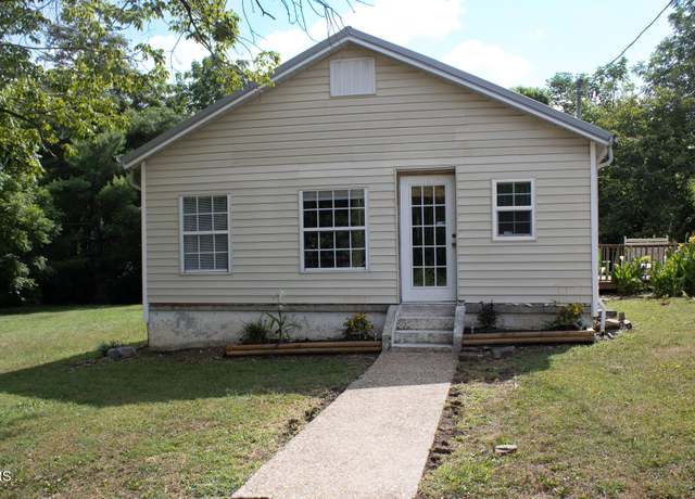 Property at 820 Wells Rd, Maryville, TN 37801, 2 beds, 1 bath