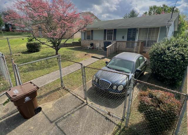 Property at 2828 Selma Ave, Knoxville, TN 37914, 3 beds, 1.5 baths