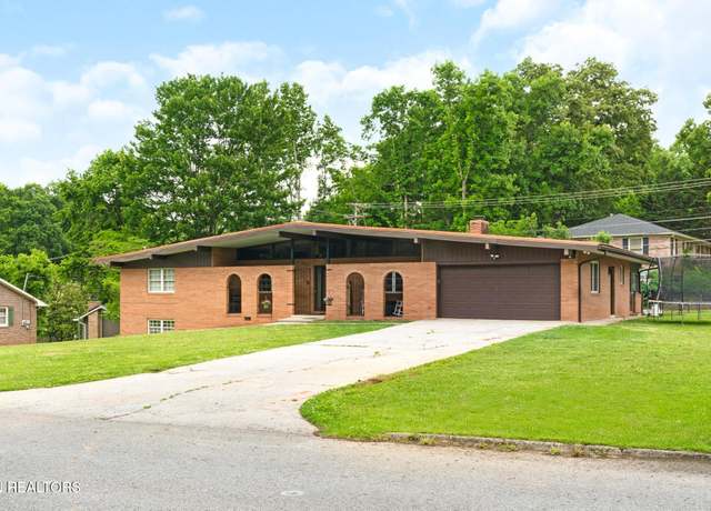 Property at 8000 Berkshire Blvd, Powell, TN 37849, 4 beds, 3 baths