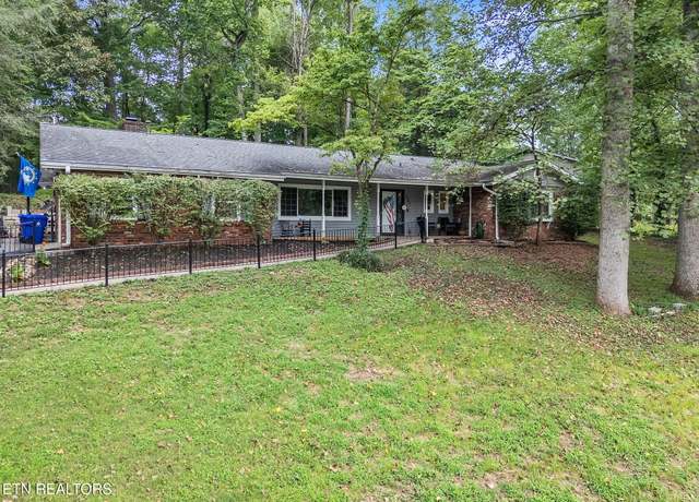 Property at 1046 W Outer Dr, Oak Ridge, TN 37830, 4 beds, 2.5 baths
