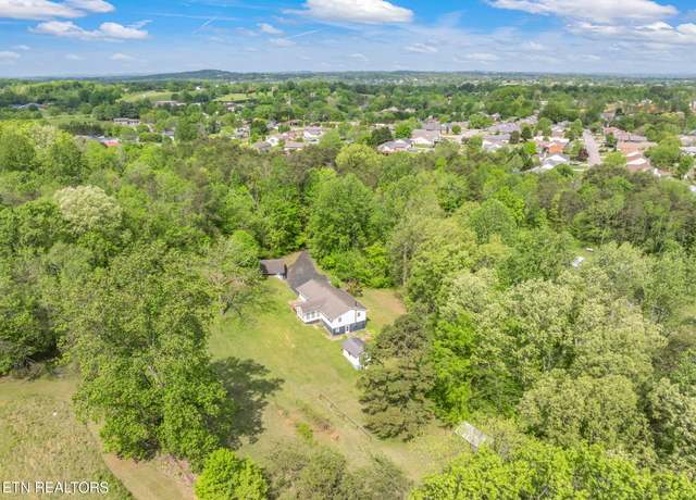 Property at 1306 Vaughn Rd, Maryville, TN 37803, 3 beds, 2 baths