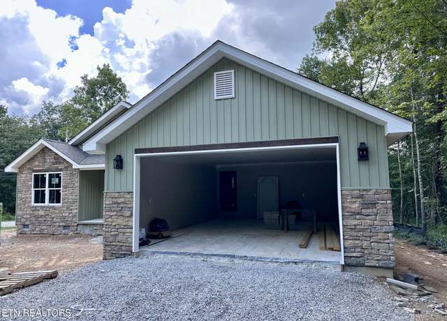 Property at 154 Adler Ln, Crossville, TN 38558, 3 beds, 2 baths