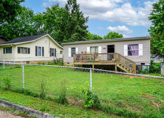 Property at 1315 Mcadams Ave, Maryville, TN 37804, 3 beds, 2 baths