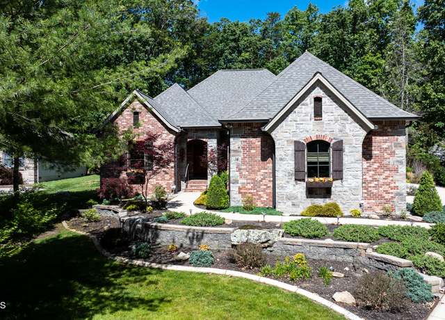 Property at 14 Benwick Ct, Crossville, TN 38558, 3 beds, 2.5 baths