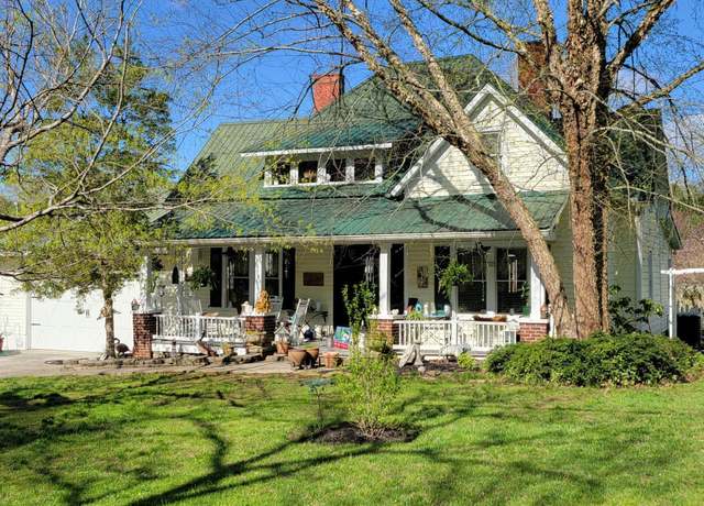 Property at 9003 Hill Rd, Knoxville, TN 37938, 3 beds, 2.5 baths