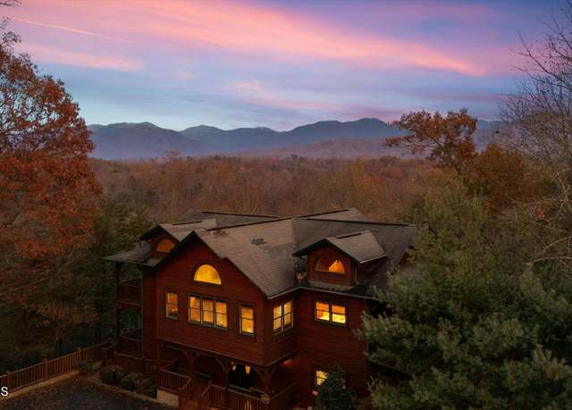 Property at 320 Poplar Point Way, Gatlinburg, TN 37738, 9 beds, 8 baths