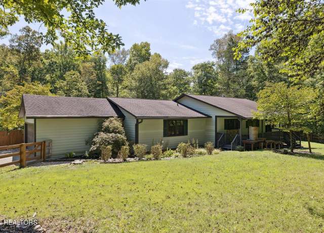 Property at 8109 Jonesboro Dr, Knoxville, TN 37920, 3 beds, 3 baths